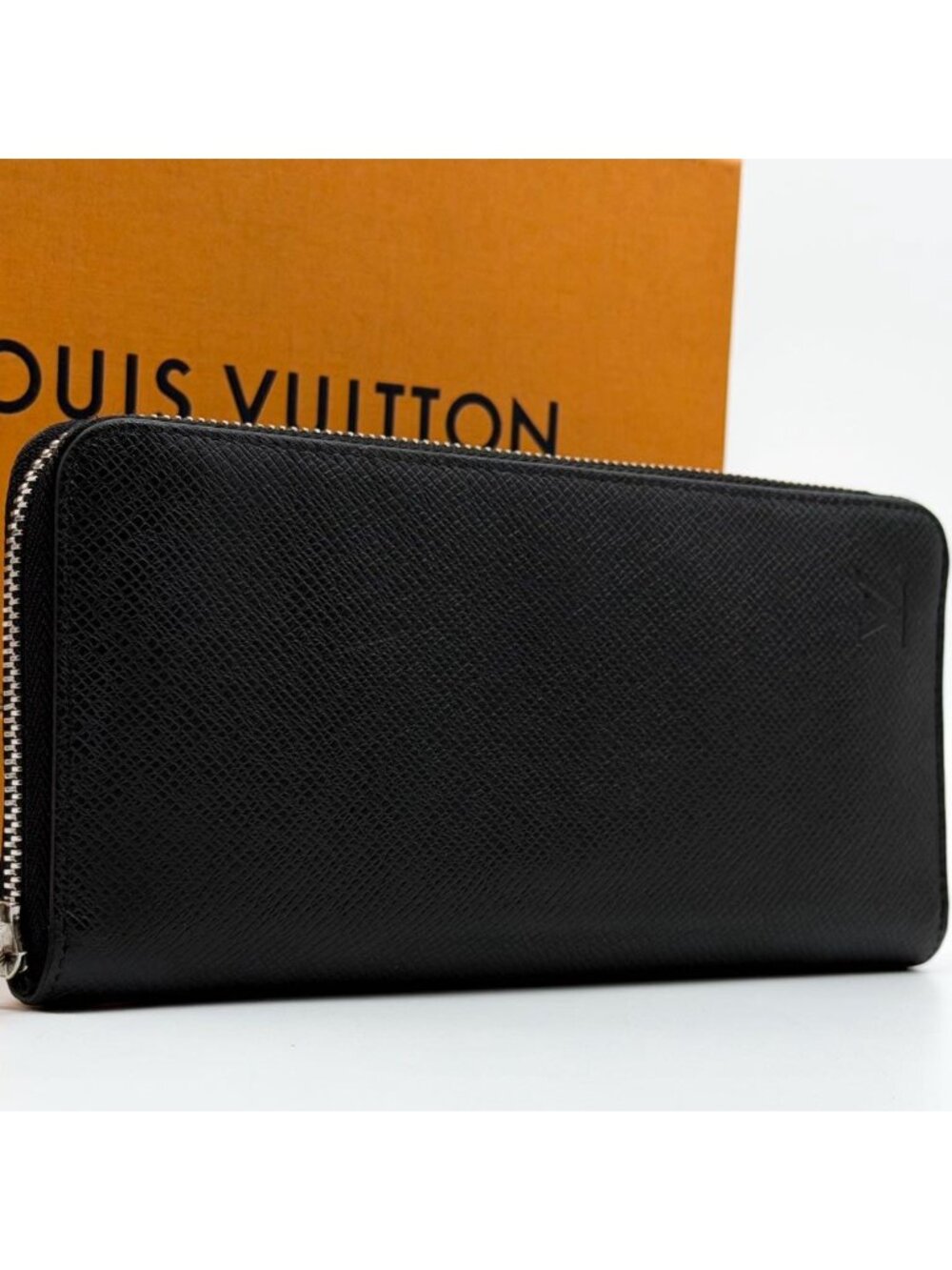 Louis Vuitton Zippy Wallet Vertical Taiga